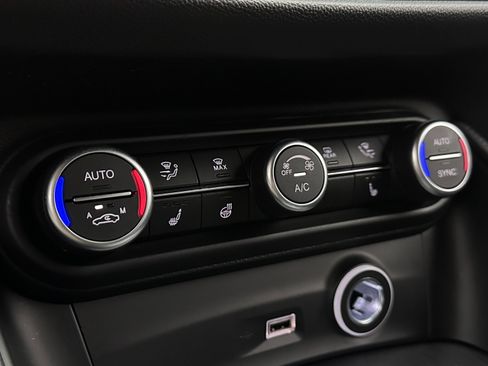 Used 2023 Alfa Romeo Stelvio Sprint RWD image 18