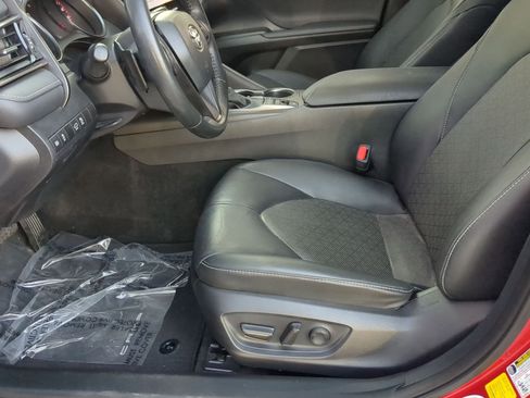 Used 2023 Toyota Camry XSE image 11