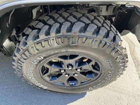 Used 2023 Jeep Wrangler Unlimited w/ Sun & Screen Package AWD/4WD image 13