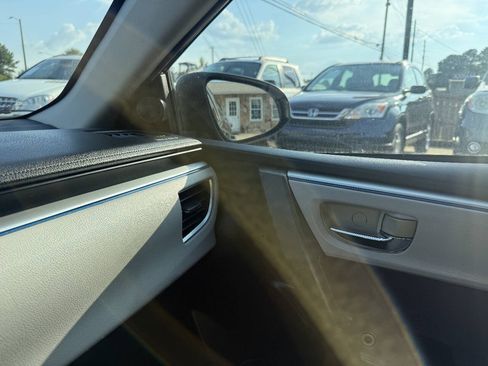 Used 2014 Toyota Corolla LE FWD image 21