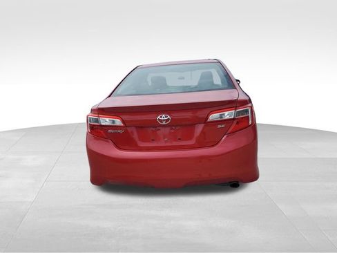 Used 2014 Toyota Camry SE FWD image 5