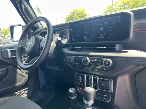 Used 2024 Jeep Wrangler Unlimited Rubicon image 25