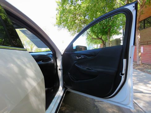 Used 2021 Chevrolet Malibu LT image 14