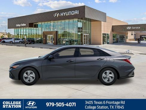 New 2026 Hyundai Elantra SE FWD image 3