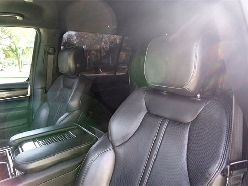 Used 2023 Jeep Wagoneer 4WD image 13