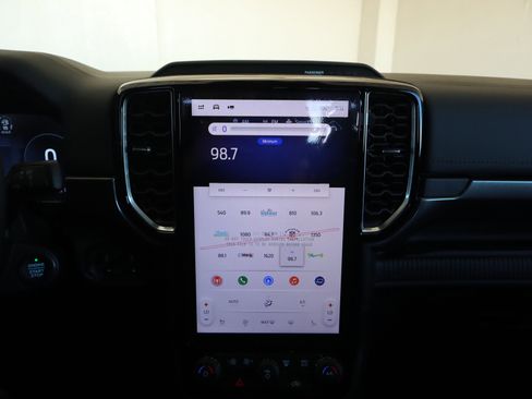 Used 2025 Ford Ranger Lariat w/ FX4 Off-Road Package image 29