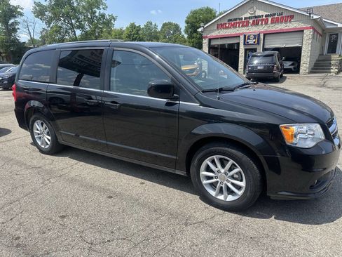 Used 2019 Dodge Grand Caravan SXT image 5