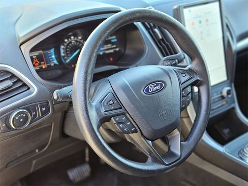 Used 2022 Ford Edge SE image 18