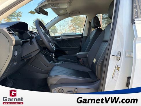 Used 2024 Volkswagen Tiguan SE image 10