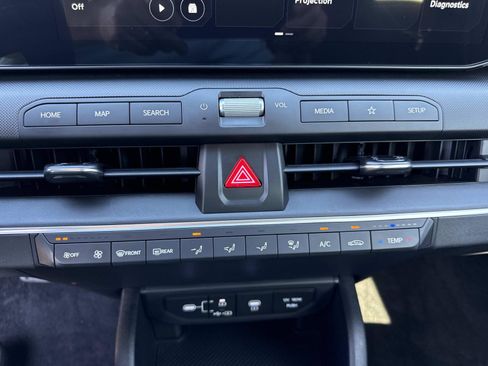 Used 2025 Kia K4 LXS image 24