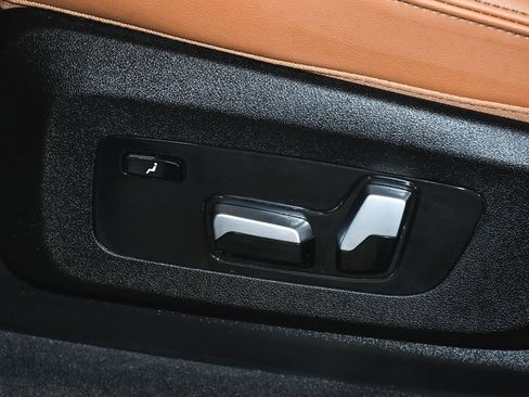 Used 2023 BMW X7 xDrive40i w/ Executive Package image 74