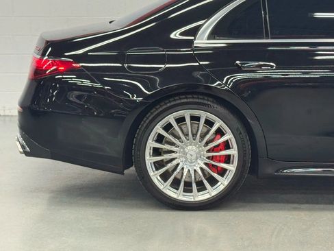 Used 2024 Mercedes-Benz S 63 AMG S w/ Carbon Fiber Exterior Package image 18