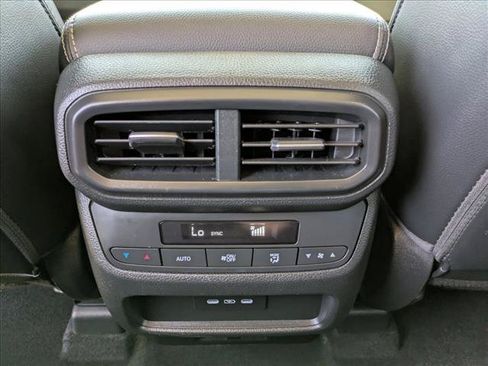 Used 2024 Honda Pilot Touring image 18