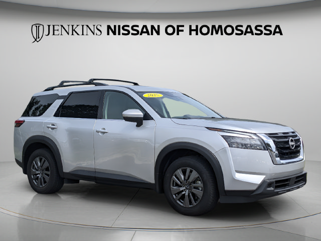 Used 2025 Nissan Pathfinder SV w/ SV Premium Package FWD image 1