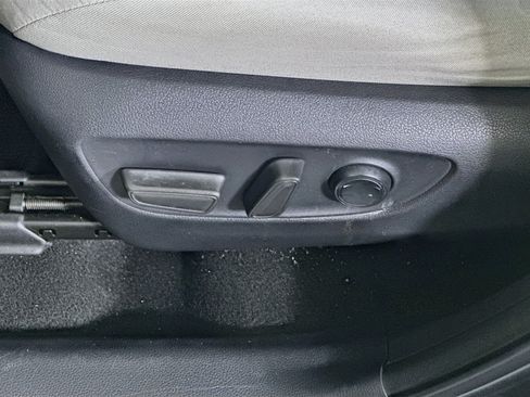 Used 2019 Toyota RAV4 XLE w/ Convenience Package FWD image 13