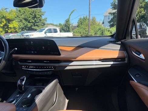 Used 2024 Cadillac XT4 Sport AWD/4WD image 21