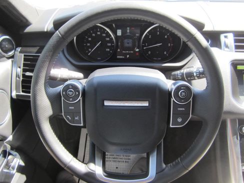 Used 2017 Land Rover Range Rover Sport HSE image 32