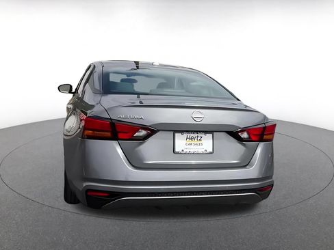 Used 2025 Nissan Altima 2.5 SV FWD image 11