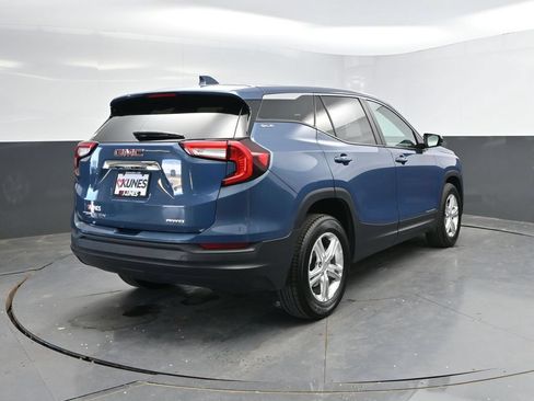 Used 2024 GMC Terrain SLE AWD/4WD image 9