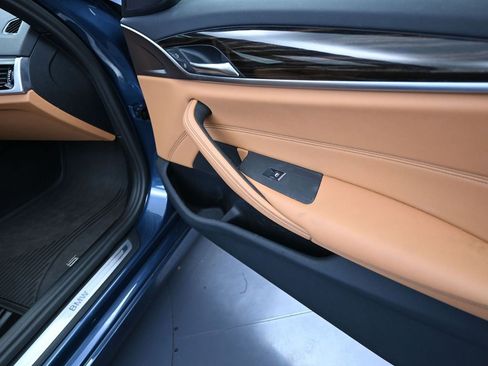 Used 2023 BMW 530e xDrive w/ Convenience Package image 23