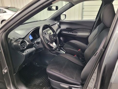 Used 2019 Nissan Kicks S image 14