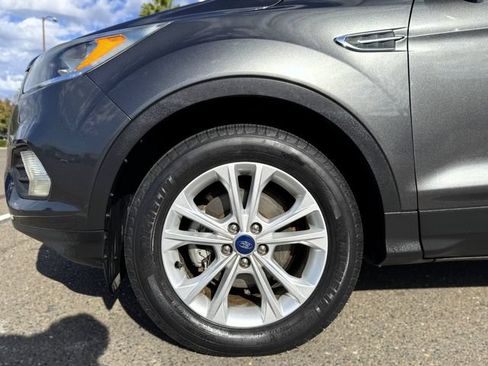Used 2018 Ford Escape SE w/ SE Sync 3 Package FWD image 10