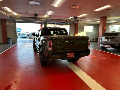 Certified 2022 Toyota Tacoma TRD Off-Road w/ Technology Package AWD/4WD image 5