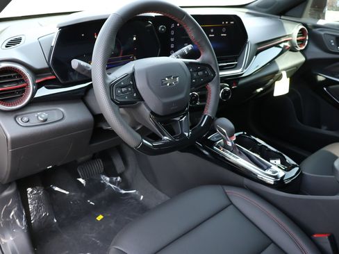 New 2026 Chevrolet Trax RS w/ Sunroof Package FWD image 3
