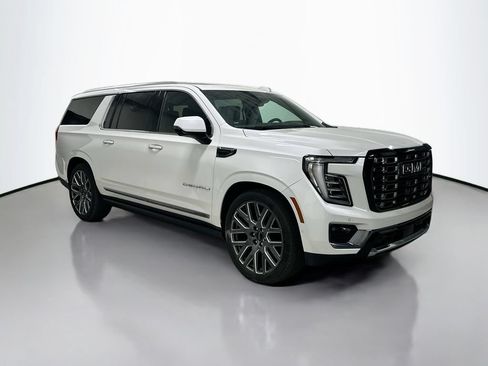 Used 2025 GMC Yukon XL Denali Ultimate AWD/4WD image 7