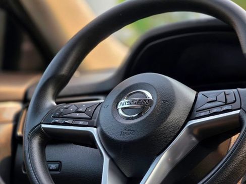 Used 2020 Nissan Rogue SV FWD image 13