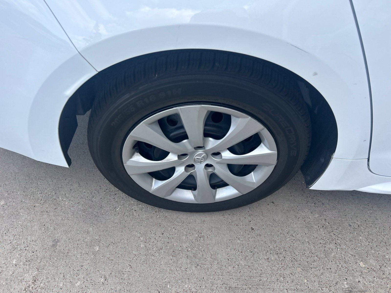 Used 2025 Toyota Corolla LE FWD image 9