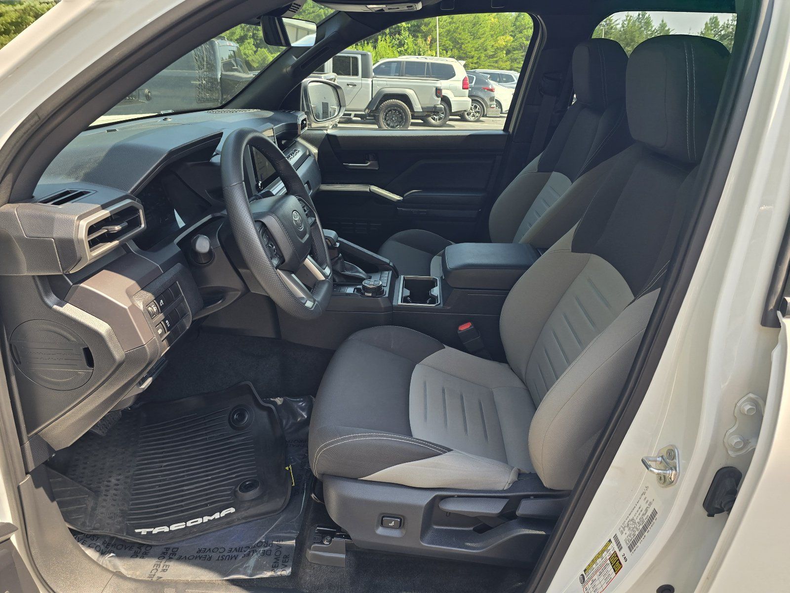 Used 2025 Toyota Tacoma TRD Off-Road AWD/4WD image 12