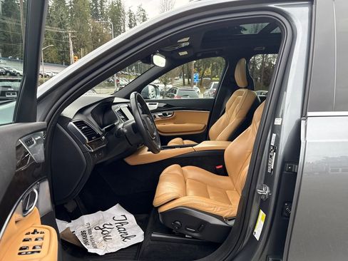 Used 2017 Volvo XC90 T6 Momentum w/ Vision Package image 16