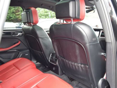 Used 2021 Porsche Macan AWD/4WD image 36