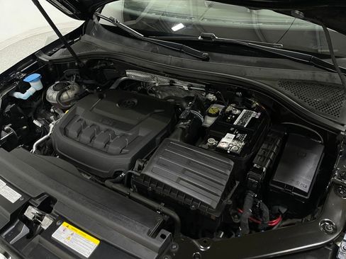 Used 2021 Volkswagen Tiguan SE w/ Panoramic Sunroof Package image 26