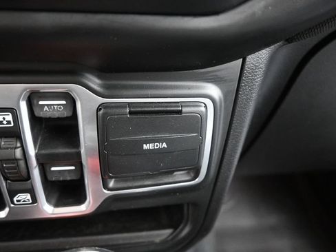 Used 2018 Jeep Wrangler Unlimited Sport S AWD/4WD image 29