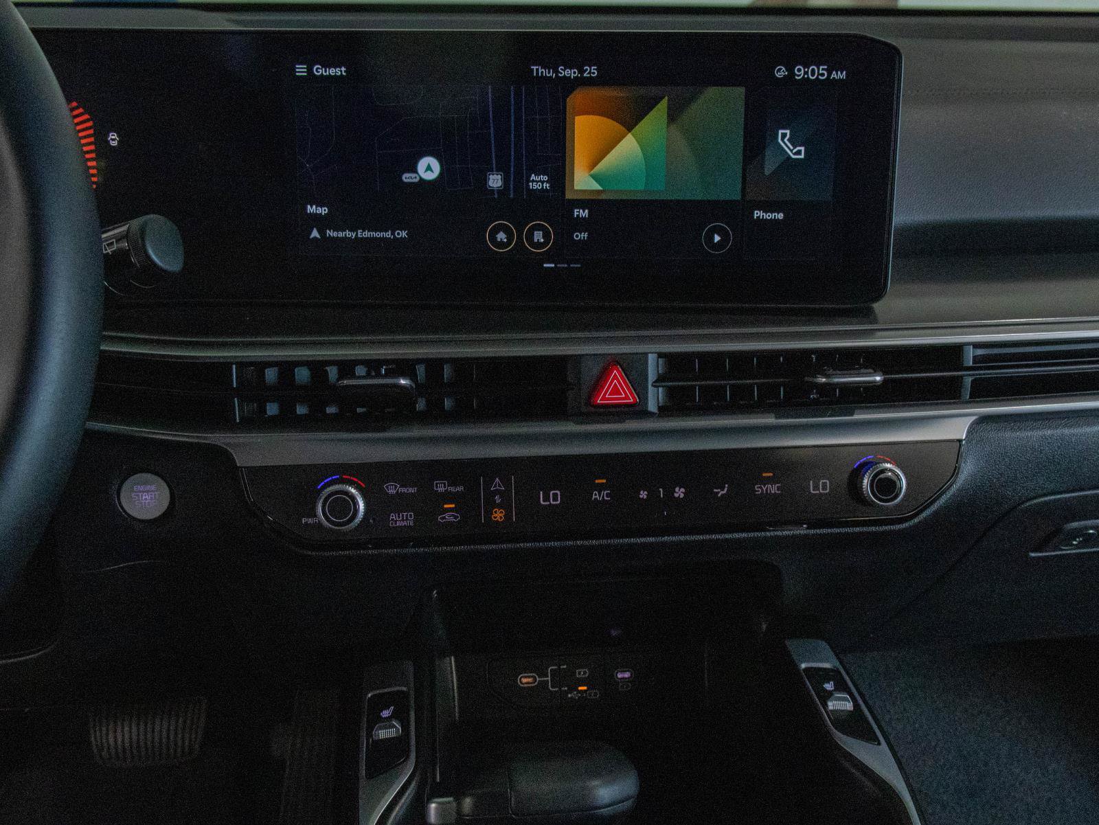 Used 2025 Kia Sorento S w/ Panoramic Sunroof Package FWD image 4