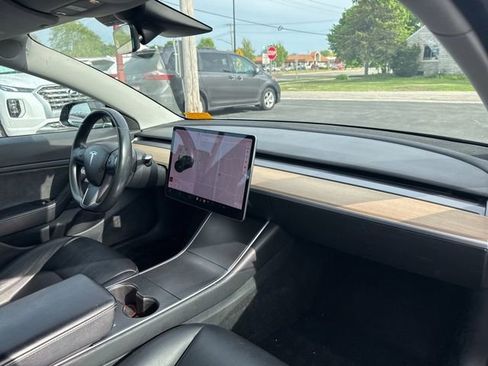 Used 2018 Tesla Model 3 Mid Range RWD image 16