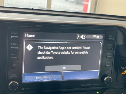 Used 2022 Toyota Highlander XLE AWD/4WD image 18