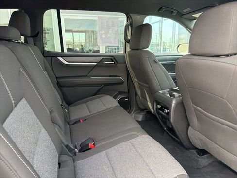 Used 2025 GMC Acadia Elevation image 30