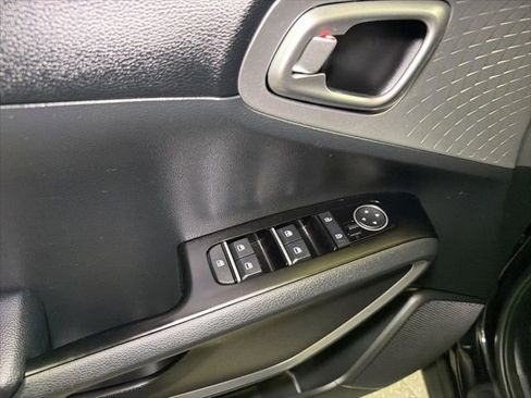 Used 2025 Kia Soul LX FWD image 26