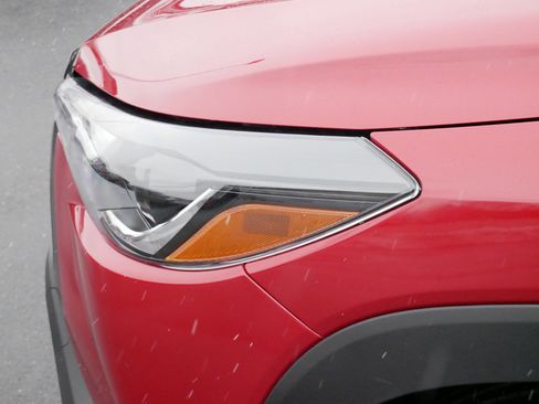 Certified 2022 Toyota Corolla Cross LE w/ Moonroof Package image 16