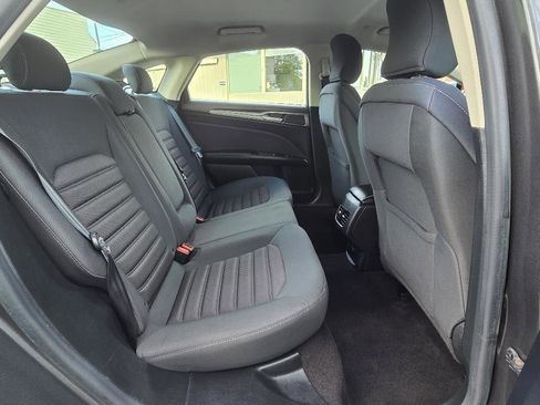 Used 2019 Ford Fusion SE FWD image 15
