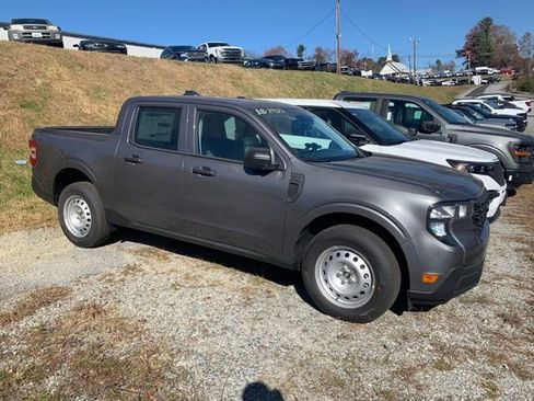 New 2025 Ford Maverick XL image 2