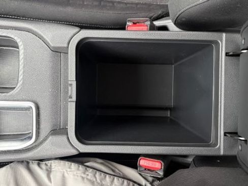 Used 2025 Nissan Sentra SV FWD image 20