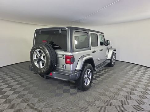 Used 2018 Jeep Wrangler Unlimited Sahara w/ Dual Top Group AWD/4WD image 5