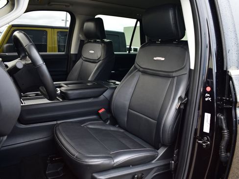 Used 2025 Ford Expedition Platinum AWD/4WD image 19