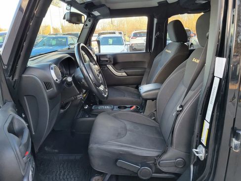 Used 2014 Jeep Wrangler Unlimited Sahara w/ Dual Top Group AWD/4WD image 2