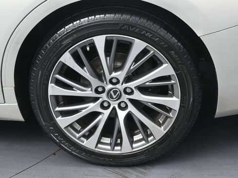 Used 2019 Lexus ES 300h w/ Premium Package FWD image 32