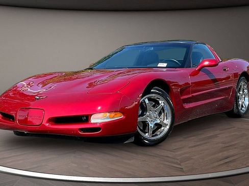 Used 2002 Chevrolet Corvette Coupe w/ Preferred Equipment Group2 RWD image 3